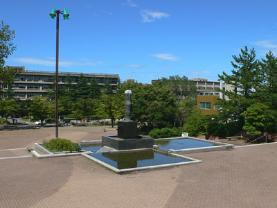 盛夏の新潟大学キャンパス20060817