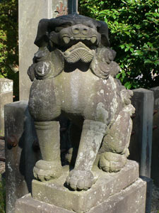 太平山三吉神社里宮狛犬（阿像）