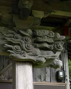 中泊町宮川稲荷神社拝殿向拝柱木鼻彫刻