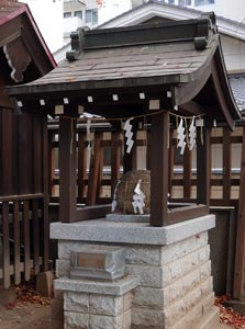 福島稲荷神社境内の力石神社