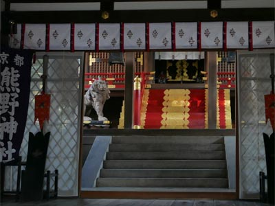 左京区の熊野神社拝殿内部