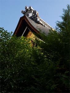 左京区の熊野神社本殿屋根