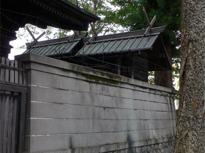 諏訪市小和田の八劔神社本殿