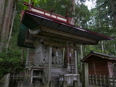 戸隠神社中社境内の諏訪社