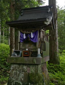 戸隠神社中社境内の宣澄社石祠