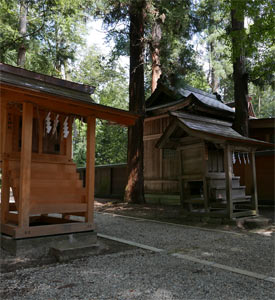大町の若一王子神社境内の松尾神社と鹿島神社