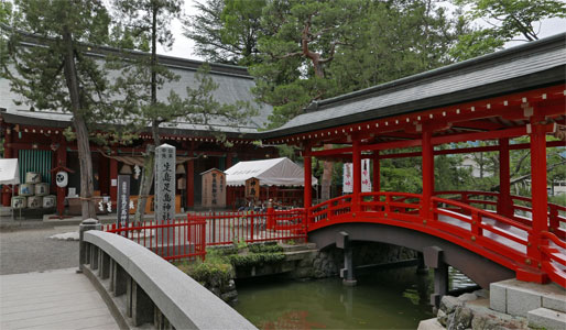 生島足島神社神橋と社殿