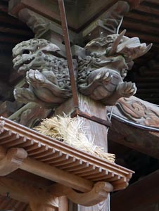 湯福神社拝殿向拝柱彫刻