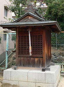 穴織神社境内の八幡宮