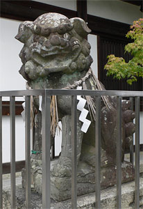 池田市鉢塚の五社神社狛犬（阿像）