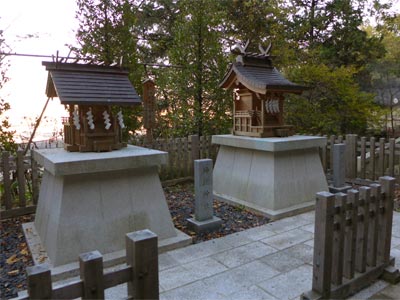 穴澤天神社境内の神明神社と山王神社