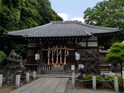 東京都北区上中里の平塚神社拝殿