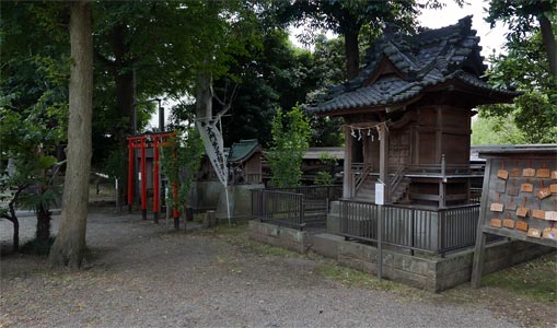 東京都北区上中里の平塚神社境内