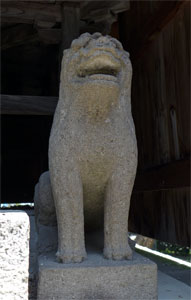 櫟原神社本殿の狛犬
