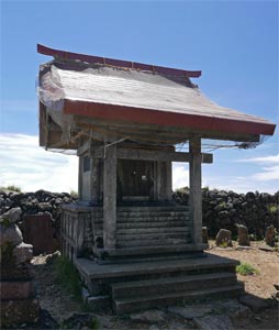 蔵王山神社本殿