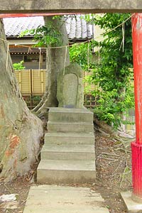 新通の大山祇神社・石碑