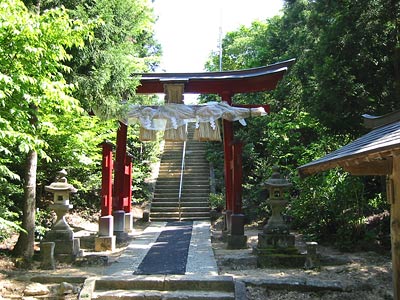 弥彦村麓下組の諏訪神社