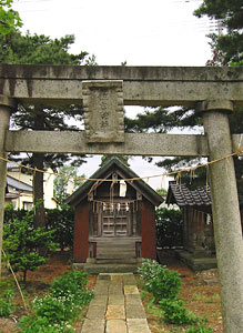 堀出神社境内の住吉神社