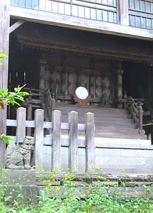 稲荷神社拝殿内部