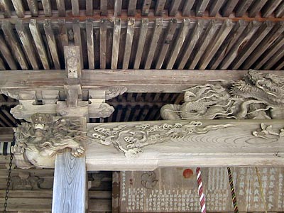 三条市石動神社拝殿彫刻