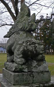新穂村日吉神社狛犬（左）
