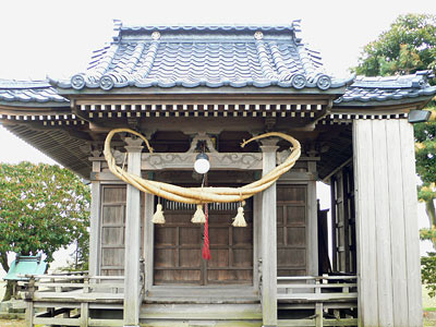 村新田の八幡社拝殿正面