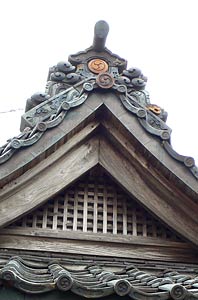 名山の神明神社拝殿屋根