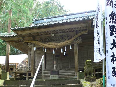 角田浜の熊野神社拝殿