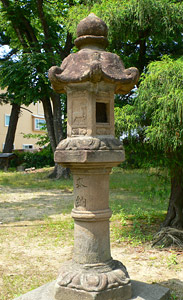 諏訪神社境内灯籠