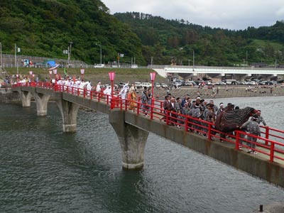 厳島神社遷座祭の行列