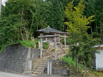 村上市薦川の熊野神社遠景