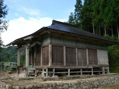村上市薦川の熊野神社社殿