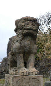 米郷大神宮狛犬（左）