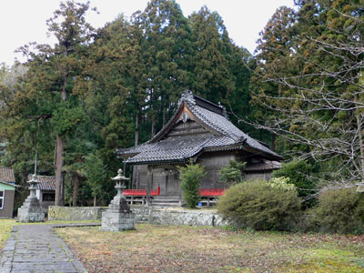 沢根町の白山神社社殿