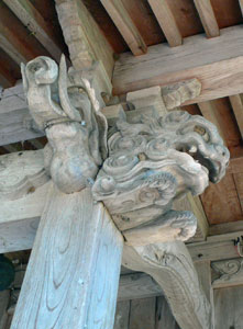 北新保の八幡宮拝殿彫刻