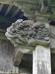 五斗蒔の山神社拝殿の彫刻