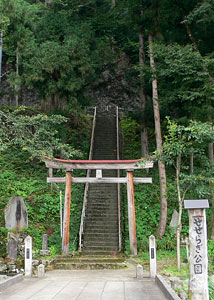 茗荷沢の諏訪神社石段