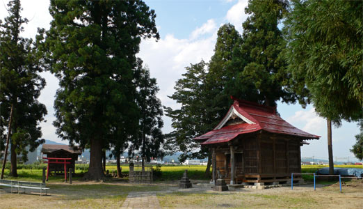 美佐島の諏訪神社境内