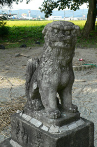 美佐島の諏訪神社拝殿前狛犬（吽）