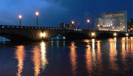 万代橋の夜景