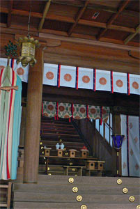度津神社拝殿内部