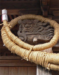 聖籠町別條の神明社諏訪社拝殿の向拝柱彫刻