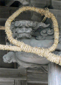 聖籠町大夫の神明宮拝殿の向拝柱彫刻
