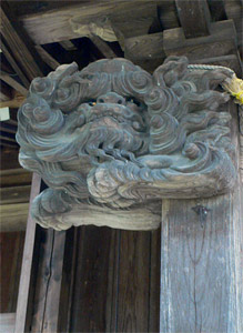 関川村の大蔵神社拝殿向拝柱彫刻