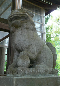 菅畑の諏訪神社狛犬（阿像）