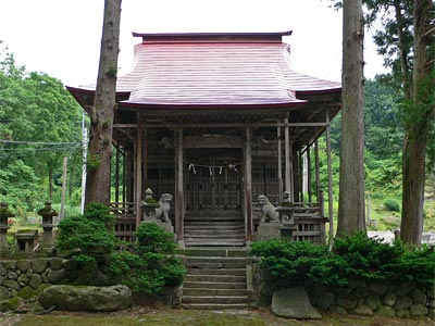 旧栃尾市小向の諏訪神社社殿正面