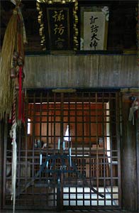 旧栃尾市小向の諏訪神社拝殿内部