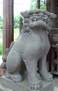 小向の諏訪神社狛犬（吽像）明治二十六年