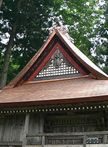 旧栃尾市赤谷の諏訪神社拝殿屋根