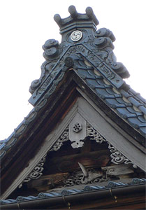 茅野山の大蔵神社拝殿破風